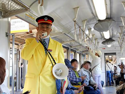 立川真司さんによる北勢線お笑い電車の様子2
